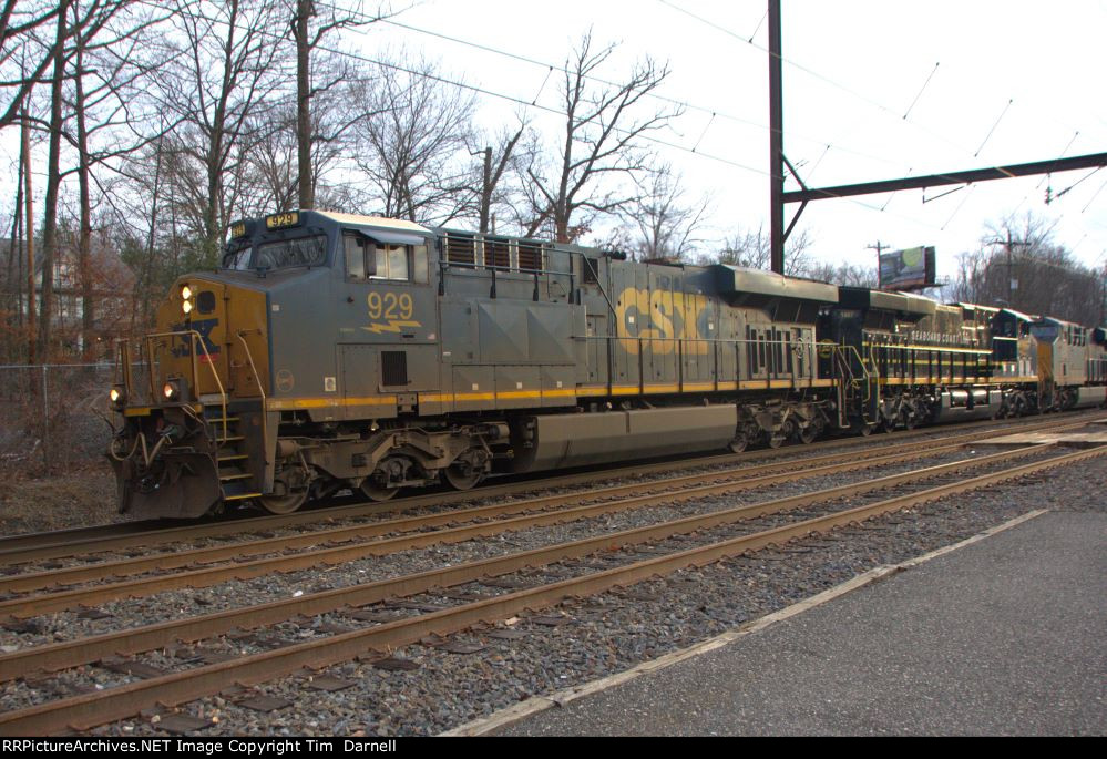 CSX 929 on M404